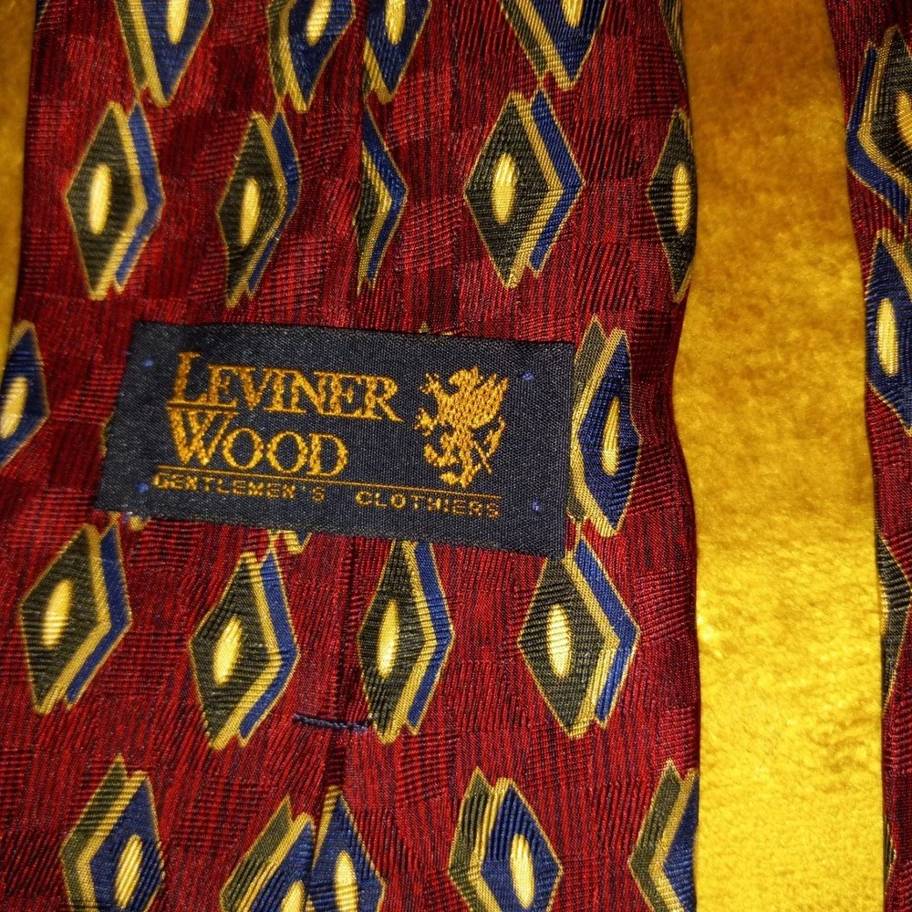 Leviner Wood Gentlemen's clothiers Red w/ Geometric diamonds 100% silk hand sewn